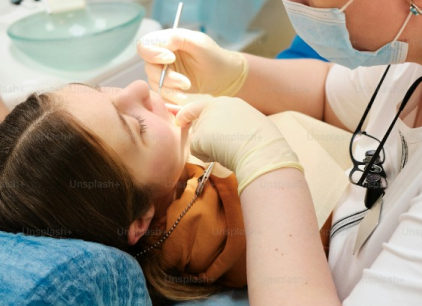 虫歯治療の様子